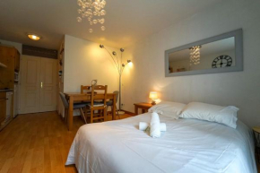 Hotels in Giez